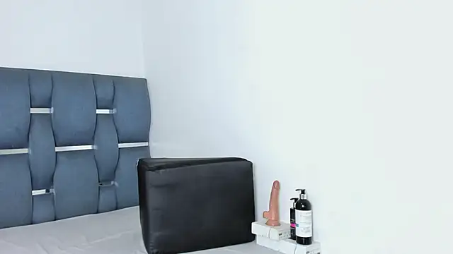 Snapshot of yourwife_anna chatting on October 20, 2025, 10:27 am yourwife anna online show from October 20, 2025, 10:27 am