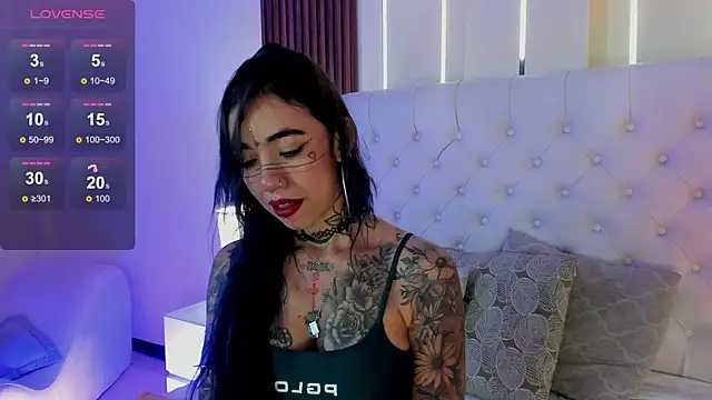 Snapshot of ViolettaAlemida chatting on September 15, 2025, 1:22 pm ViolettaAlemida online show from September 15, 2025, 1:22 pm