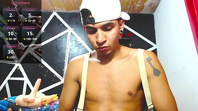 Angel latinboy online show from September 30, 2025, 8:26 pm