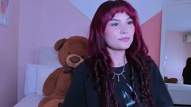 mae lyra online show from November 11, 2025, 9:31 pm