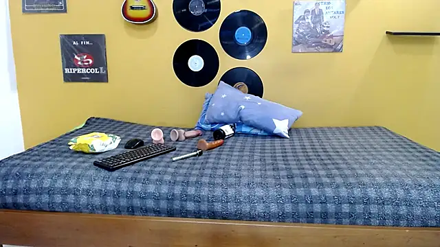 skinnyverus18 online show from February 19, 2026, 7:22 pm