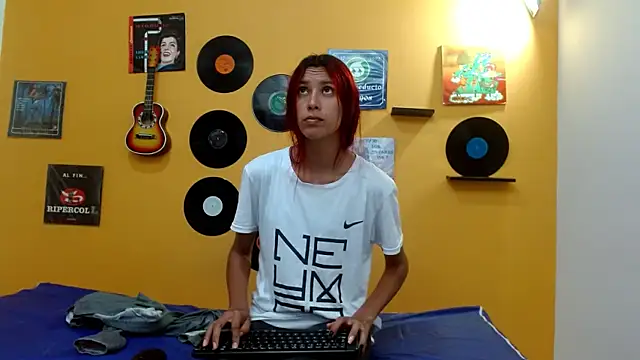 skinnyverus18 online show from November 10, 2025, 6:57 pm