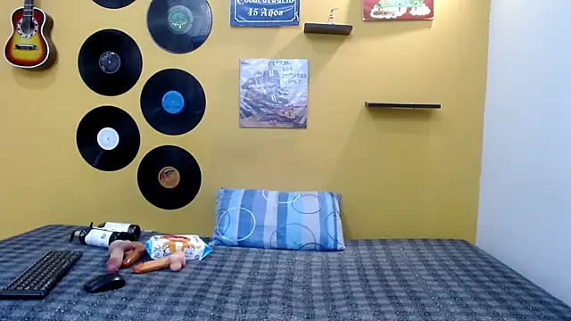 skinnyverus18 online show from April 3, 2026, 7:09 pm