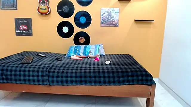 skinnyverus18 online show from February 9, 2026, 7:12 pm