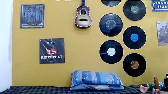 skinnyverus18 online show from April 17, 2026, 6:44 pm