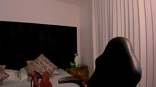 SaraWagner  online show from April 11, 2026, 12:18 am