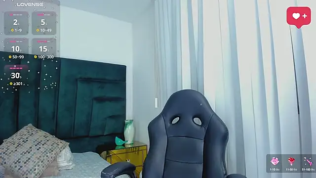 SaraWagner  online show from September 14, 2025, 12:11 am