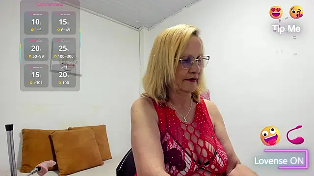 esmeraldaladys online show from February 19, 2026, 7:22 pm