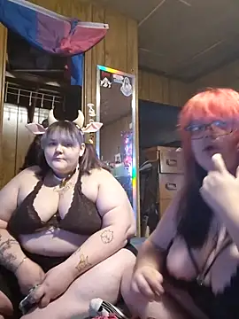 Snapshot of GoddessDess chatting on May 17, 2026, 10:32 pm GoddessDess online show from May 17, 2026, 10:32 pm