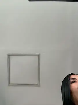 MacaW09 online show from February 23, 2026, 5:24 pm