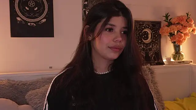 Snapshot of sophieee_art chatting on October 19, 2025, 2:58 am sophieee art online show from October 19, 2025, 2:58 am