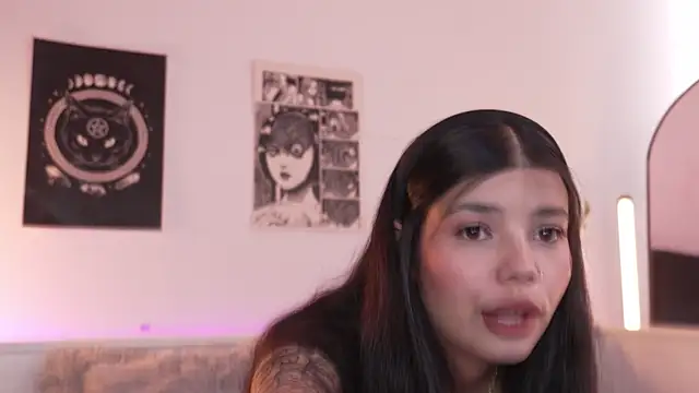 Snapshot of sophieee_art chatting on September 19, 2025, 7:29 pm sophieee art online show from September 19, 2025, 7:29 pm