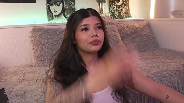Snapshot of sophieee_art chatting on May 5, 2026, 5:27 pm sophieee art online show from May 5, 2026, 5:27 pm