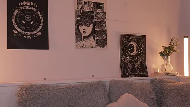 Snapshot of sophieee_art chatting on October 1, 2025, 9:07 pm sophieee art online show from October 1, 2025, 9:07 pm