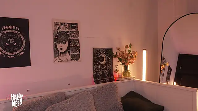 Snapshot of sophieee_art chatting on November 1, 2025, 3:02 am sophieee art online show from November 1, 2025, 3:02 am