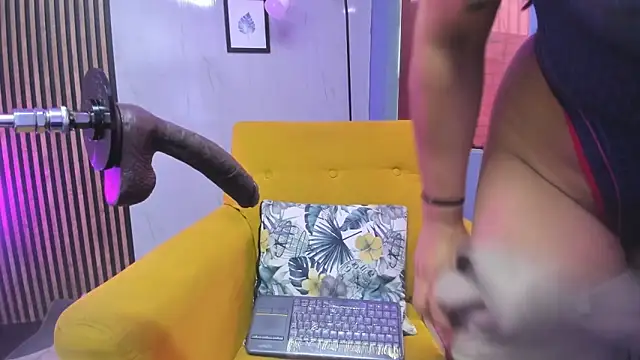 Micki   online show from October 13, 2025, 12:07 pm