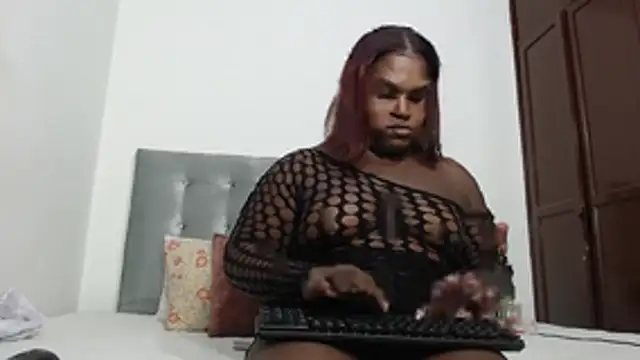 DaiishaWolf online show from November 18, 2025, 8:01 pm