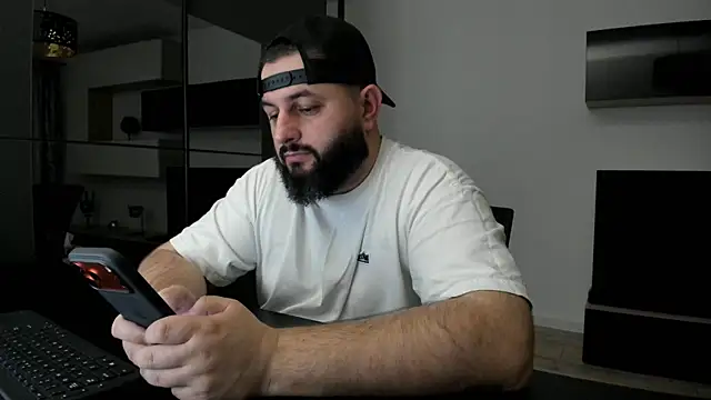 Snapshot of DravenPeak chatting on February 14, 2026, 10:21 pm DravenPeak online show from February 14, 2026, 10:21 pm