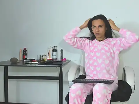 Aisha hotts777 online show from September 12, 2025, 7:19 am