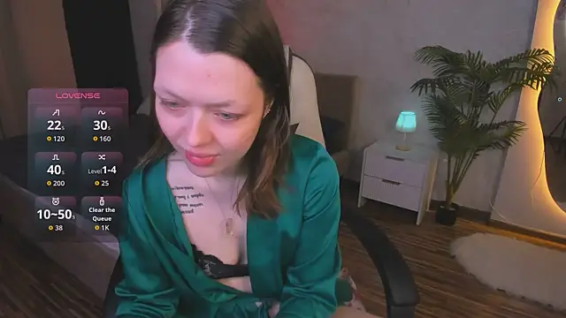 Lunar Lily online show from February 5, 2026, 5:47 am