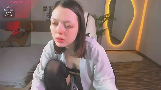 Lunar Lily online show from March 29, 2026, 5:42 am