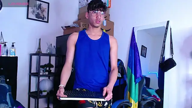 Gael Jones online show from October 9, 2025, 2:06 pm