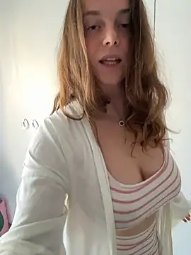 Snapshot of TenderLaGlamor chatting on November 18, 2025, 12:19 pm TenderLaGlamor online show from November 18, 2025, 12:19 pm