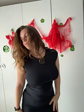 Snapshot of TenderLaGlamor chatting on October 31, 2025, 12:02 pm TenderLaGlamor online show from October 31, 2025, 12:02 pm