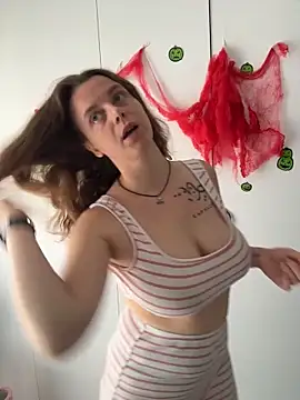 Snapshot of TenderLaGlamor chatting on October 29, 2025, 11:09 am TenderLaGlamor online show from October 29, 2025, 11:09 am