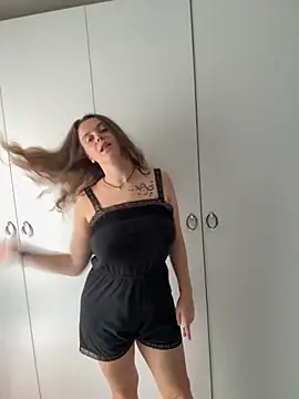 Snapshot of TenderLaGlamor chatting on October 16, 2025, 11:07 am TenderLaGlamor online show from October 16, 2025, 11:07 am