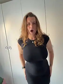 Snapshot of TenderLaGlamor chatting on November 16, 2025, 3:39 pm TenderLaGlamor online show from November 16, 2025, 3:39 pm