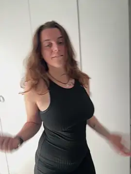 Snapshot of TenderLaGlamor chatting on October 15, 2025, 10:23 am TenderLaGlamor online show from October 15, 2025, 10:23 am