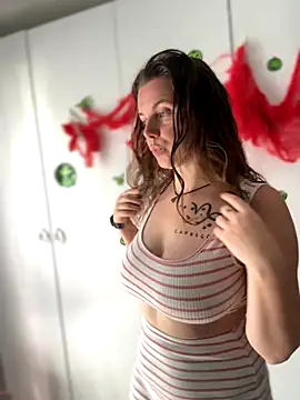 Snapshot of TenderLaGlamor chatting on October 21, 2025, 10:47 am TenderLaGlamor online show from October 21, 2025, 10:47 am