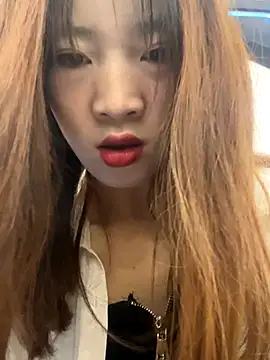 Snapshot of littleqiu chatting on September 11, 2025, 12:05 pm littleqiu online show from September 11, 2025, 12:05 pm