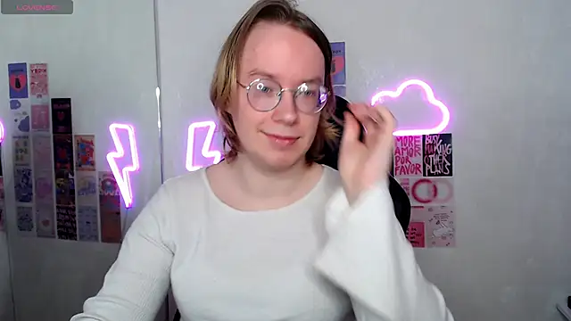 Amanda Butlerr online show from April 11, 2026, 11:25 am