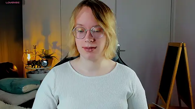 Amanda Butlerr online show from November 19, 2025, 8:31 pm