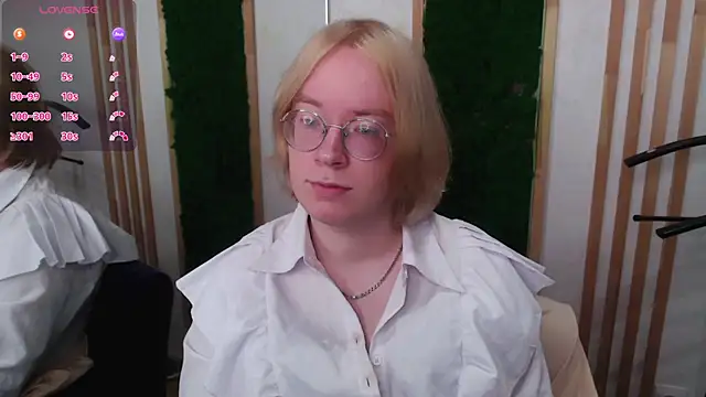 Snapshot of Amanda_Butlerr chatting on July 10, 2026, 11:32 am Amanda Butlerr online show from July 10, 2026, 11:32 am