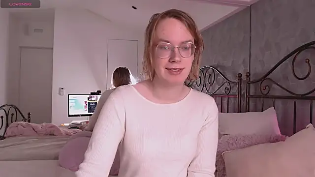 Amanda Butlerr online show from September 26, 2025, 8:16 pm