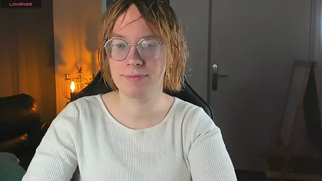 Amanda Butlerr online show from October 4, 2025, 10:28 am