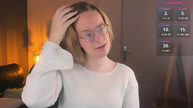 Amanda Butlerr online show from October 12, 2025, 9:43 am