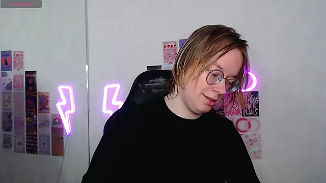 Amanda Butlerr online show from April 10, 2026, 10:33 am