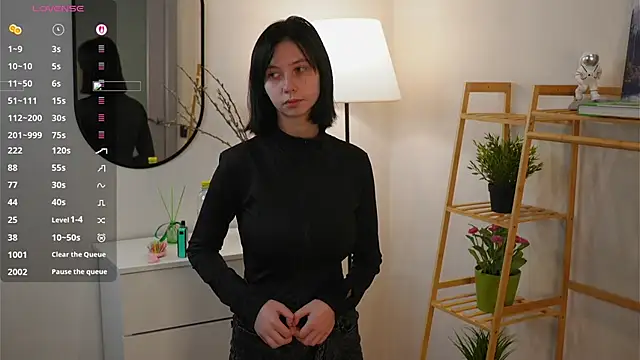 SuzanneHowse online show from November 8, 2025, 4:38 am