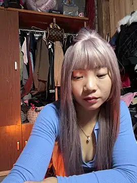 AAANINE22 online show from September 12, 2025, 3:34 pm