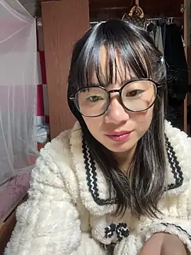 AAANINE22 online show from October 10, 2025, 2:29 pm