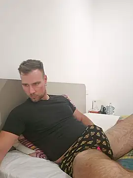 mrlyuis online show from September 18, 2025, 7:28 pm