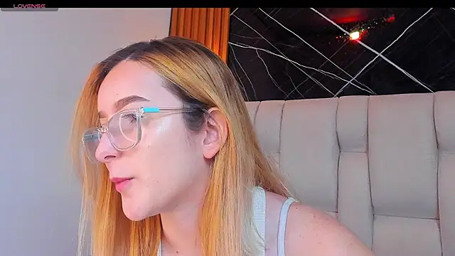 Snapshot of kristal_joi_dl chatting on November 18, 2025, 12:30 pm kristal joi dl online show from November 18, 2025, 12:30 pm