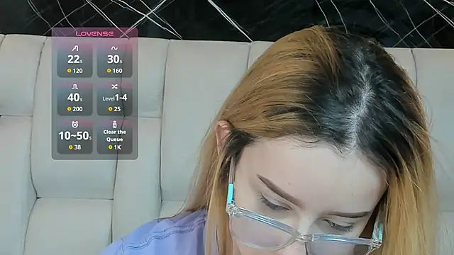 Snapshot of kristal_joi_dl chatting on November 30, 2025, 1:23 pm kristal joi dl online show from November 30, 2025, 1:23 pm