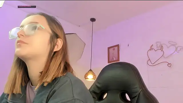 Snapshot of kristal_joi_dl chatting on October 3, 2025, 1:23 pm kristal joi dl online show from October 3, 2025, 1:23 pm