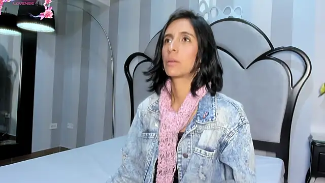 MiaAmore  online show from September 28, 2025, 2:57 pm