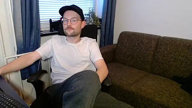 ChefDeLust online show from November 10, 2025, 3:06 pm